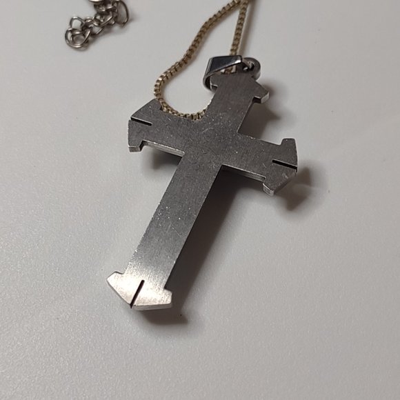 18.5 Inch Cross Pendant Necklace - Picture 10 of 13